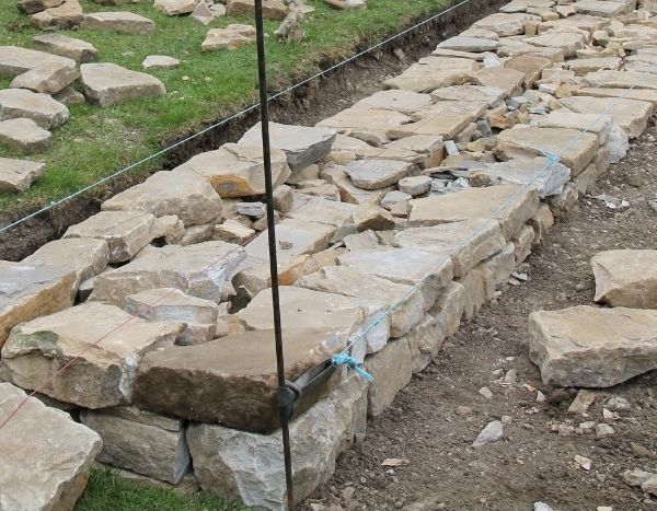 Come costruire un muretto a secco in pietra?