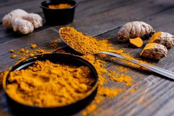 Come raccogliere e utilizzare la curcuma in cucina?