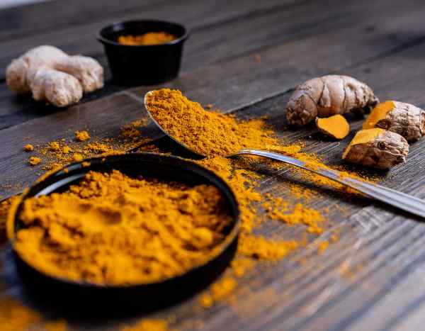 Come raccogliere e utilizzare la curcuma in cucina?